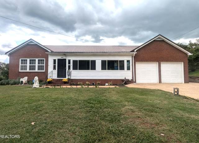 Property at 1005 Monroe St, Sweetwater, TN 37874, 3 beds, 2.5 baths