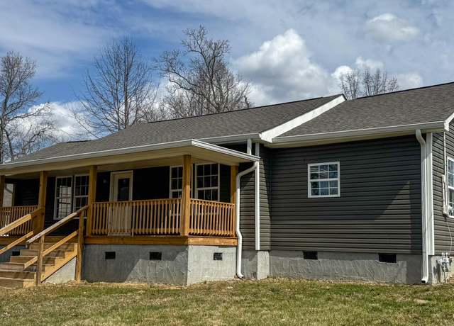 Property at 138 Lloyd St, Oneida, TN 37841, 3 beds, 2 baths