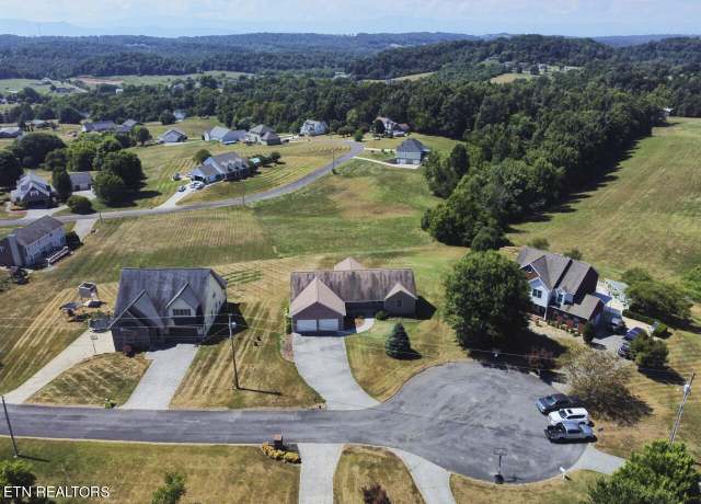 Property at 223 Roxbury Ct, Jefferson City, TN 37760, 3 beds, 3 baths