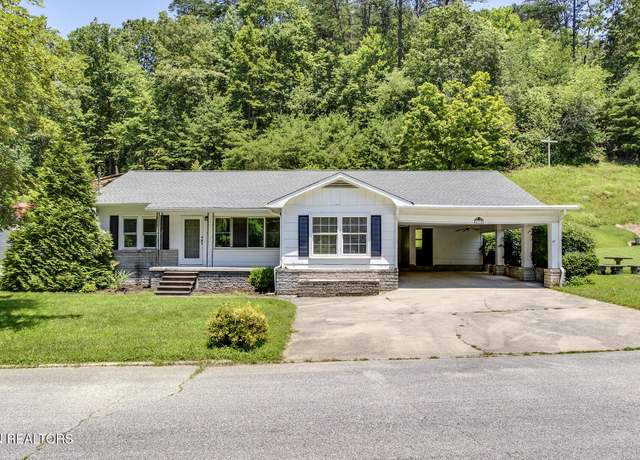 Property at 610 E Race St, Kingston, TN 37763, 4 beds, 3 baths