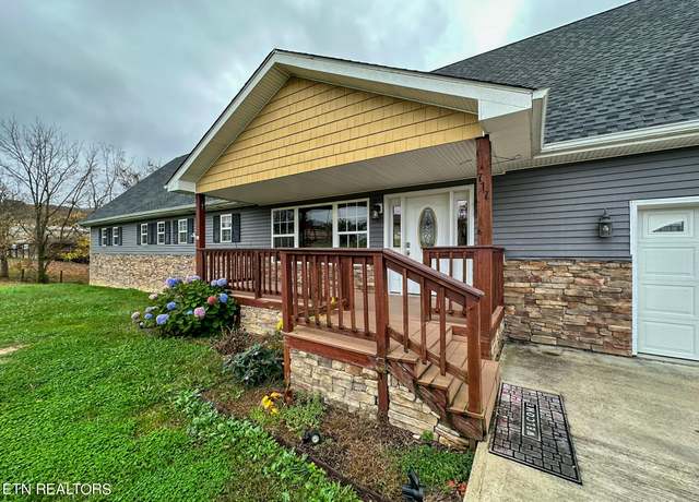 Property at 717 S 27th St, Middlesboro, KY 40965, 5 beds, 4 baths