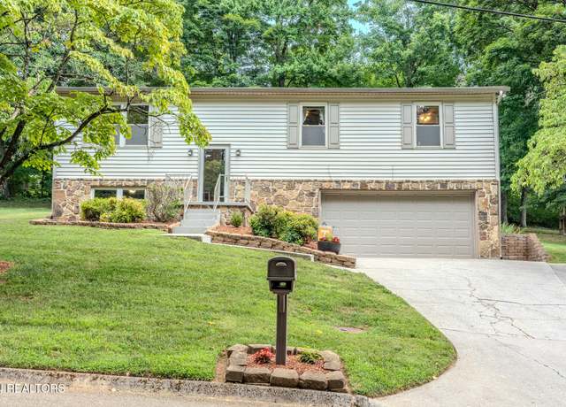 Property at 5005 Laurel Woods Dr, Knoxville, TN 37921, 3 beds, 2 baths