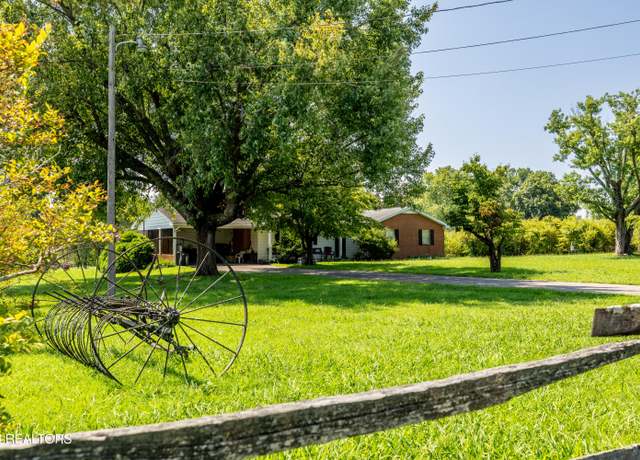 Property at 111 Harmon Rd, Maryville, TN 37804, 3 beds, 2 baths