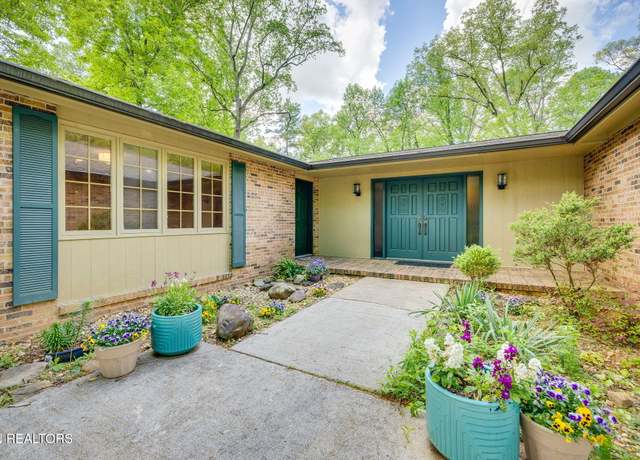 Property at 109 Balsam Rd, Oak Ridge, TN 37830, 4 beds, 3 baths