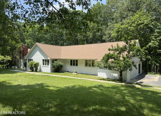 Property at 696 Laurel Cir, Crossville, TN 38555, 3 beds, 2 baths
