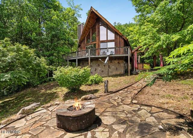 Property at 2295 Bluff Mountain Rd, Sevierville, TN 37876, 3 beds, 2 baths