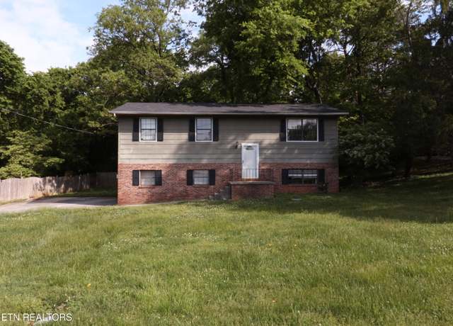 Property at 7601 SW Hawthorne Dr, Knoxville, TN 37919, 4 beds, 1.5 baths