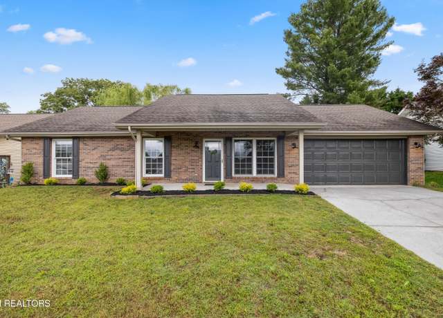 Property at 2104 Autumn Oak Cir, Maryville, TN 37801, 3 beds, 2 baths
