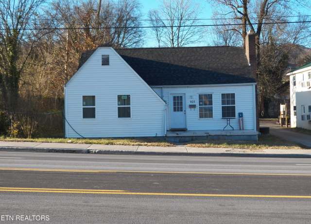 Property at 925 N Roane St, Harriman, TN 37748, 3 beds, 1 bath