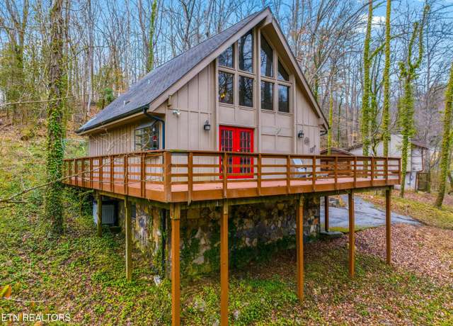 Property at 112 Suzanne Dr, Clinton, TN 37716, 3 beds, 2 baths