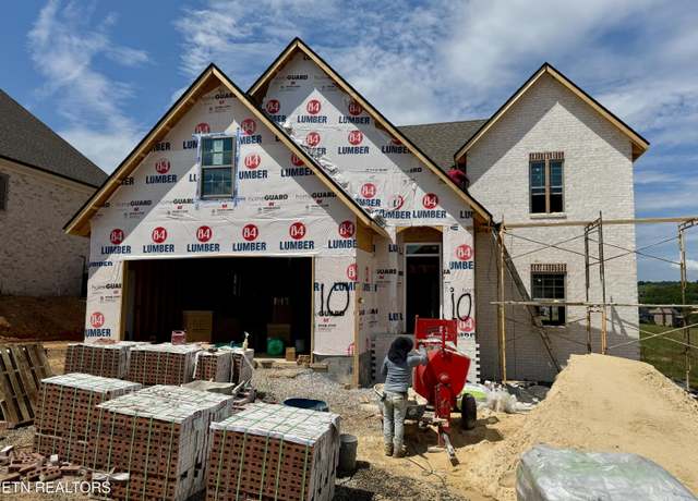 Property at 2135 Lantern Park Ln, Knoxville, TN 37932, 4 beds, 3.5 baths