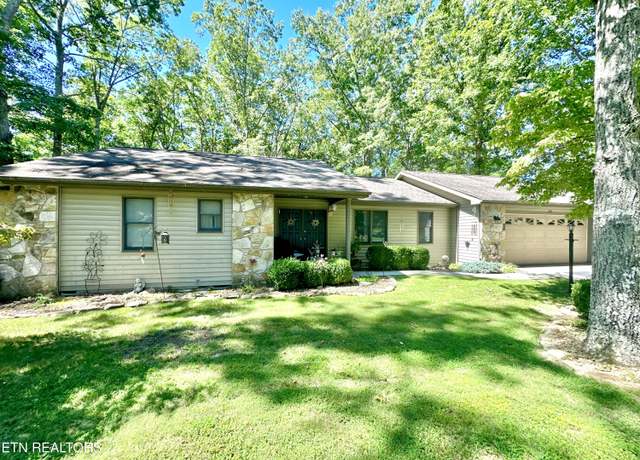 Property at 122 Glenwood Dr, Crossville, TN 38558, 3 beds, 2.5 baths