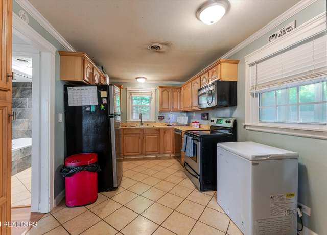 Property at 4220 Reed Rd, Louisville, TN 37777, 3 beds, 2 baths