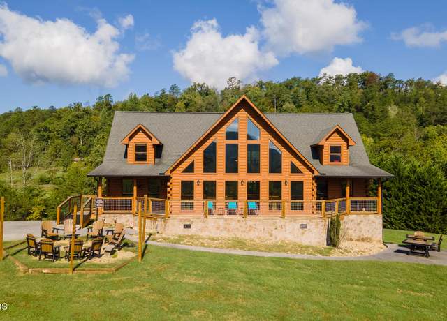 Property at 2715 Dayne Dr, Sevierville, TN 37876, 4 beds, 5 baths