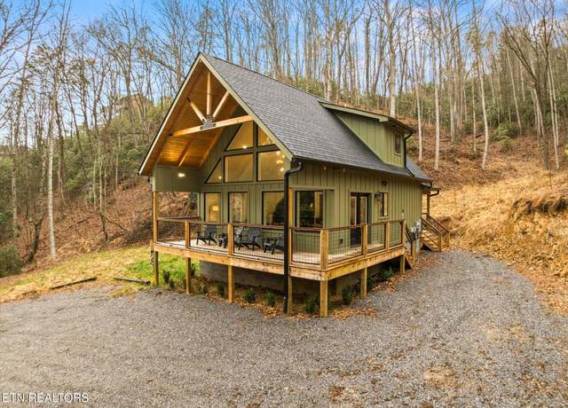 Property at 811 Cartertown Rd, Gatlinburg, TN 37738, 2 beds, 2 baths