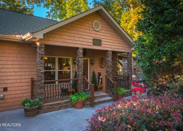 Property at 726 Plantation Dr, Pigeon Forge, TN 37863, 3 beds, 2.5 baths