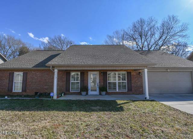 Property at 712 Hunter Crest Rd, Maryville, TN 37803, 4 beds, 2 baths