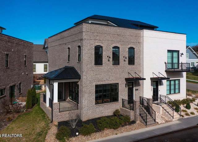 Property at 9407 Clingmans Dome Dr, Knoxville, TN 37922, 2 beds, 2.5 baths