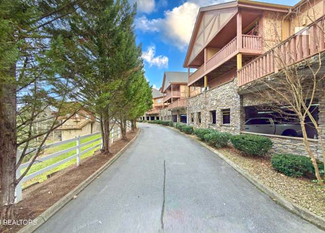 Property at 830 Golf View Blvd #3206, Pigeon Forge, TN 37863, 3 beds, 3.5 baths