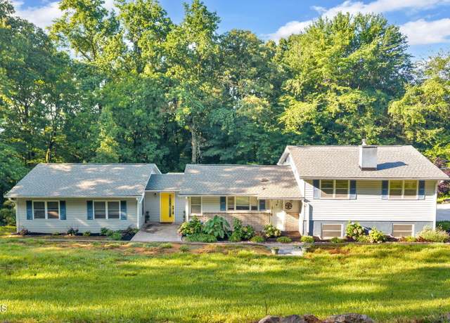 Property at 3504 Curtis Ln, Knoxville, TN 37918, 4 beds, 2.5 baths