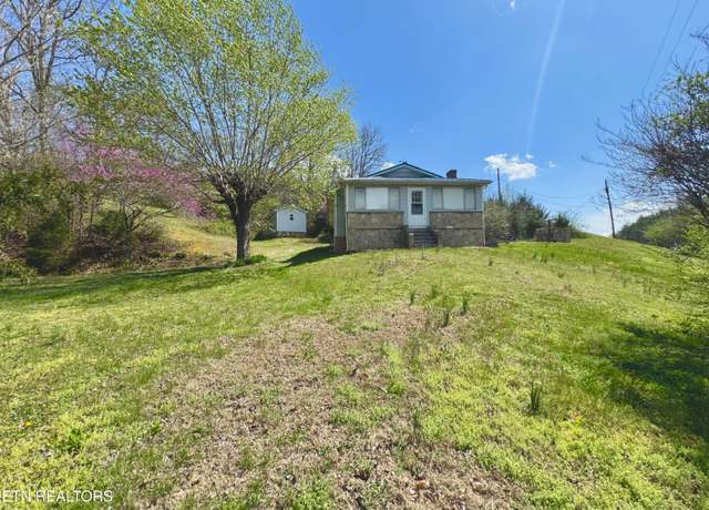 Property at 1341 Gists Creek Rd, Sevierville, TN 37876, 5 beds, 2.5 baths