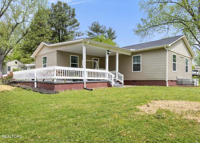 Property at 214 Byerley Ave, Maryville, TN 37804, 3 beds, 2 baths