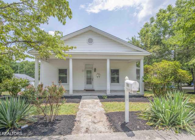 Property at 707 Medaris St, Clinton, TN 37716, 3 beds, 1 bath