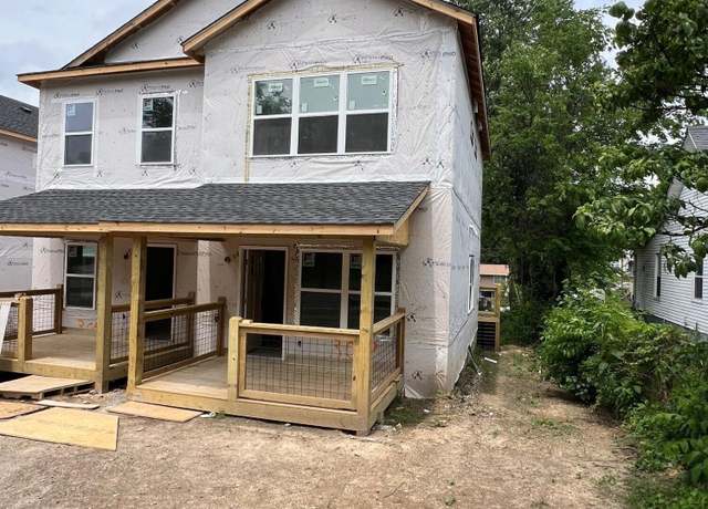 Property at 301 E Woodland Ave, Knoxville, TN 37917, 2 beds, 2.5 baths