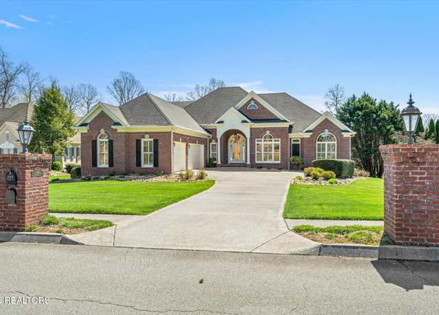 Property at 130 Skyview Dr, Lenoir City, TN 37772, 5 beds, 4.5 baths