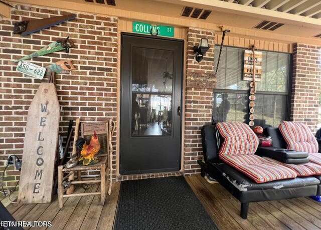 Property at 523 River Bend Dr, Loudon, TN 37774, 3 beds, 1.5 baths