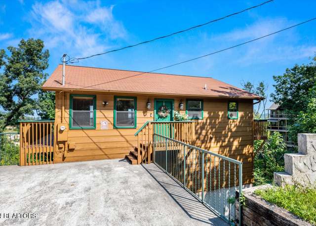 Property at 645 Wiley Oakley Dr, Gatlinburg, TN 37738, 3 beds, 3 baths