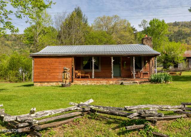 Property at 6472 Happy Valley Rd, Tallassee, TN 37878, 3 beds, 2 baths