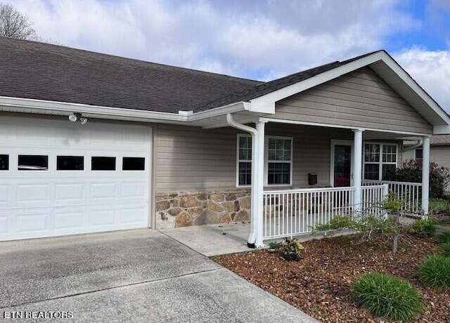 Property at 158 Grandview Ln, Crossville, TN 38571, 2 beds, 2 baths