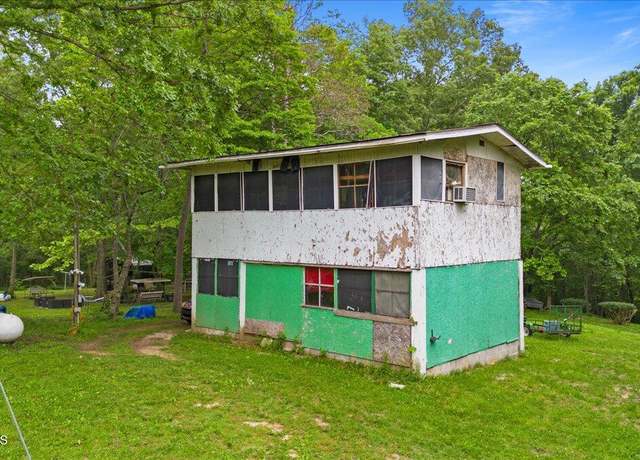 Property at 157 Chestnut Cir, Lafollette, TN 37766, 2 beds, 2 baths