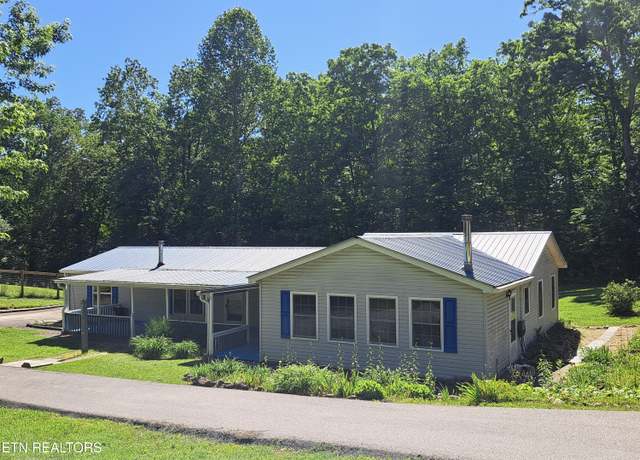 Property at 221 W Catoosa Canyon Dr, Crossville, TN 38571, 3 beds, 3 baths
