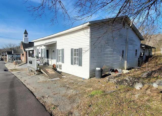 Property at 811 Siluria St, Harriman, TN 37748, 4 beds