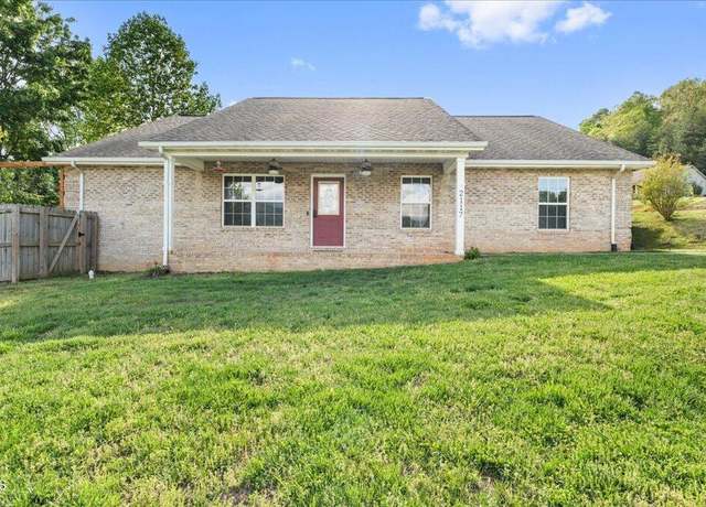 Property at 2117 James Mcmillian Dr, Maryville, TN 37803, 3 beds, 2 baths