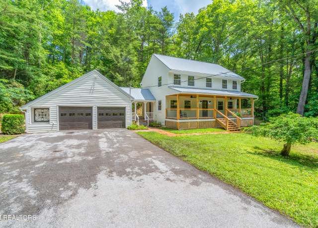 Property at 706 Skyline Dr, Gatlinburg, TN 37738, 3 beds, 2.5 baths