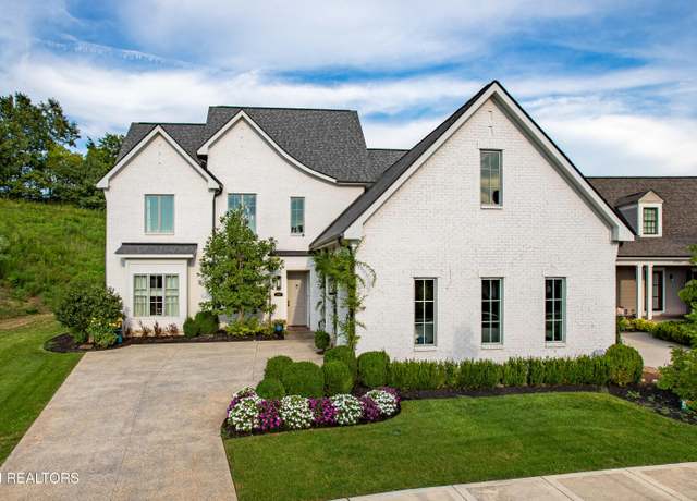 Property at 9750 Clingmans Dome Dr, Knoxville, TN 37922, 4 beds, 3.5 baths