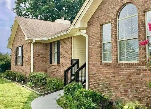 Property at 4905 NW Mandalay Rd, Knoxville, TN 37921, 3 beds, 3 baths