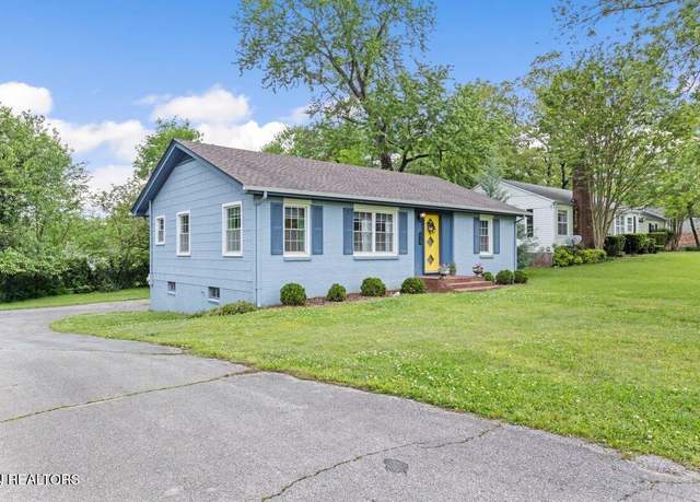Property at 1319 Chilhowee Ave, Maryville, TN 37801, 3 beds, 1.5 baths