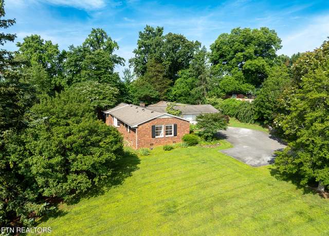 Property at 7102 Cheshire Dr, Knoxville, TN 37919, 4 beds, 3.5 baths
