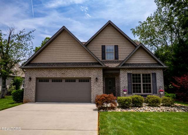 Property at 1804 Crazy Horse Dr, Maryville, TN 37801, 5 beds, 2.5 baths