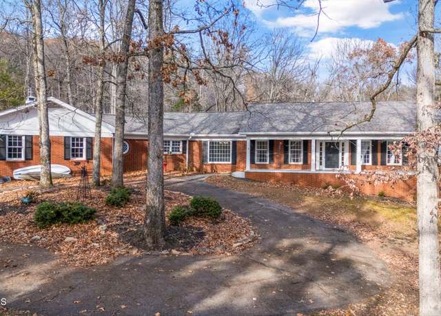 Property at 340 Mountain View Dr, Rutledge, TN 37861, 4 beds, 3.5 baths