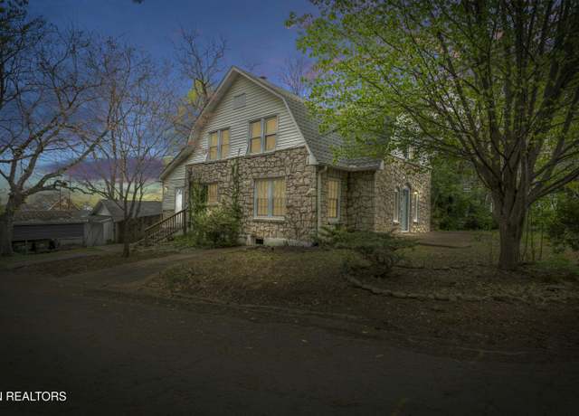 Property at 703 Hillside Ave, Maryville, TN 37804, 4 beds, 3 baths