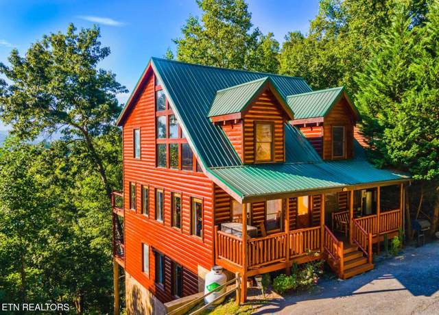 Property at 2251 Upper Middle Creek Rd, Sevierville, TN 37876, 5 beds, 3 baths