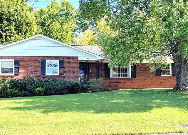 Property at 128 Essex Dr, Knoxville, TN 37922, 3 beds, 2 baths