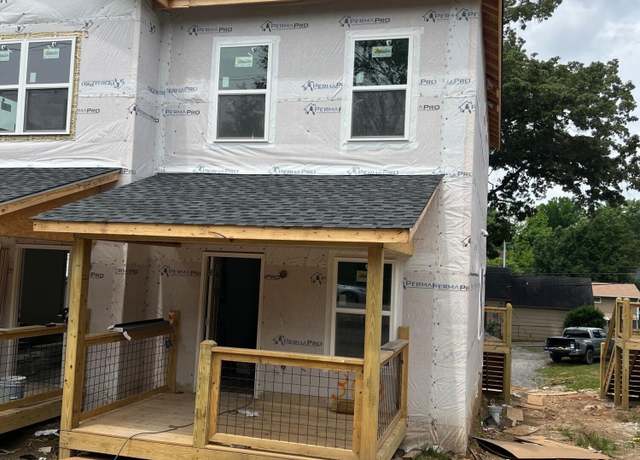Property at 307 E Woodland Ave, Knoxville, TN 37917, 2 beds, 2.5 baths