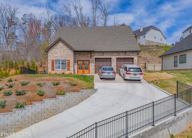 Property at 9853 Chesney Hill Ln, Knoxville, TN 37931, 4 beds, 3 baths