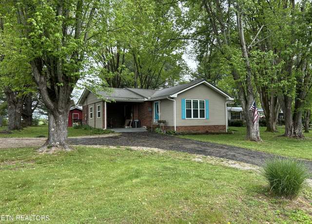 Property at 131 Oak Hill Dr, Jamestown, TN 38556, 3 beds, 2 baths
